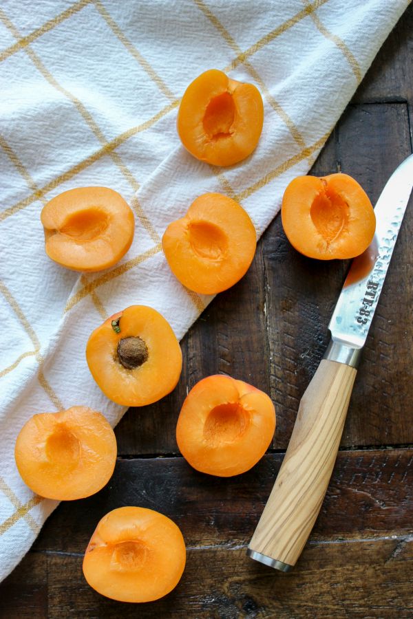 Grilled Low Carb Apricot Pesto & Prosciutto Flatbread