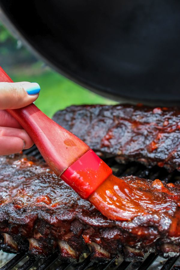 Saucing ribs on the big green egg