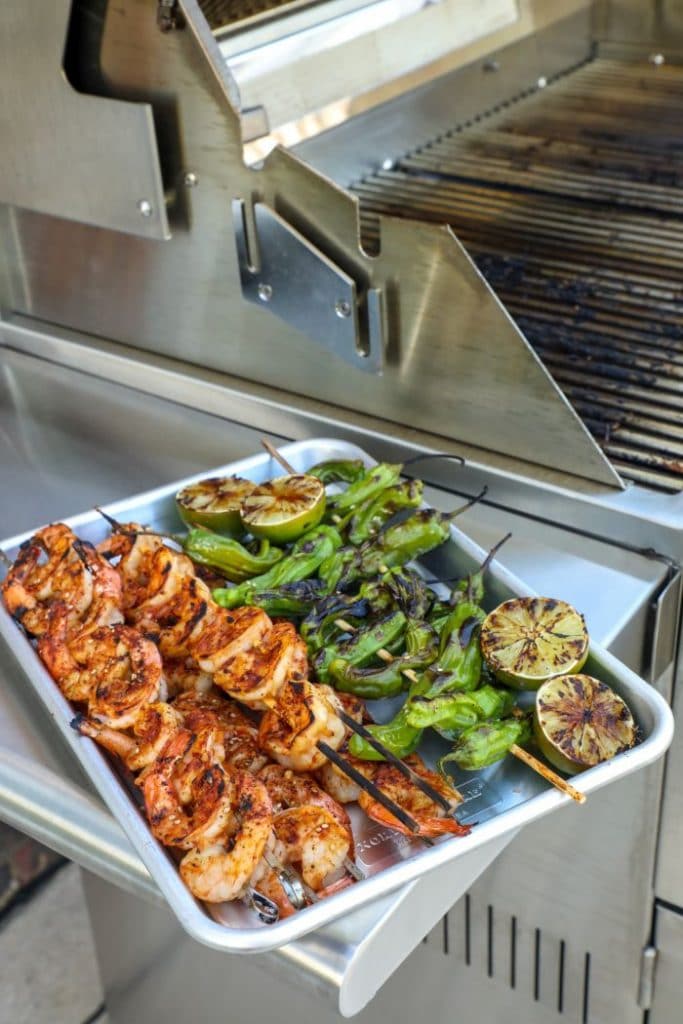 Cooked shrimp and peppers sitting on a tray