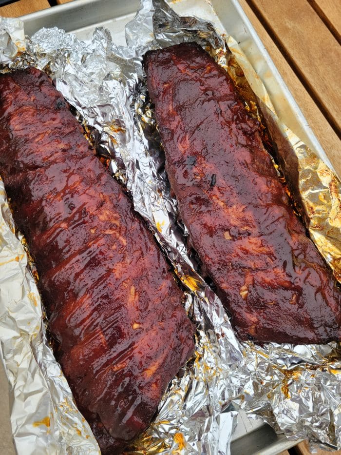 slow smoked ribs 3-2-1 ribs on the big green egg