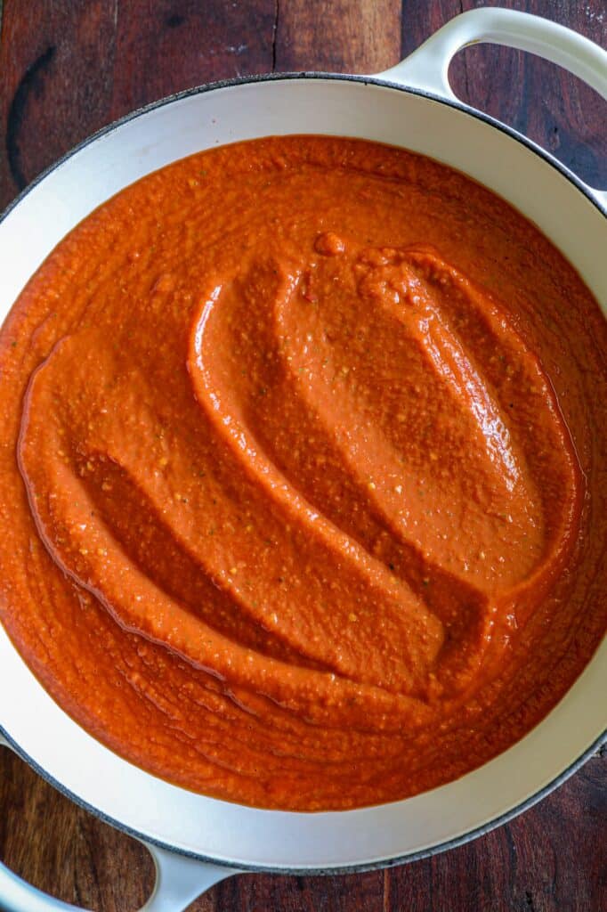 Simmering the finished sauce