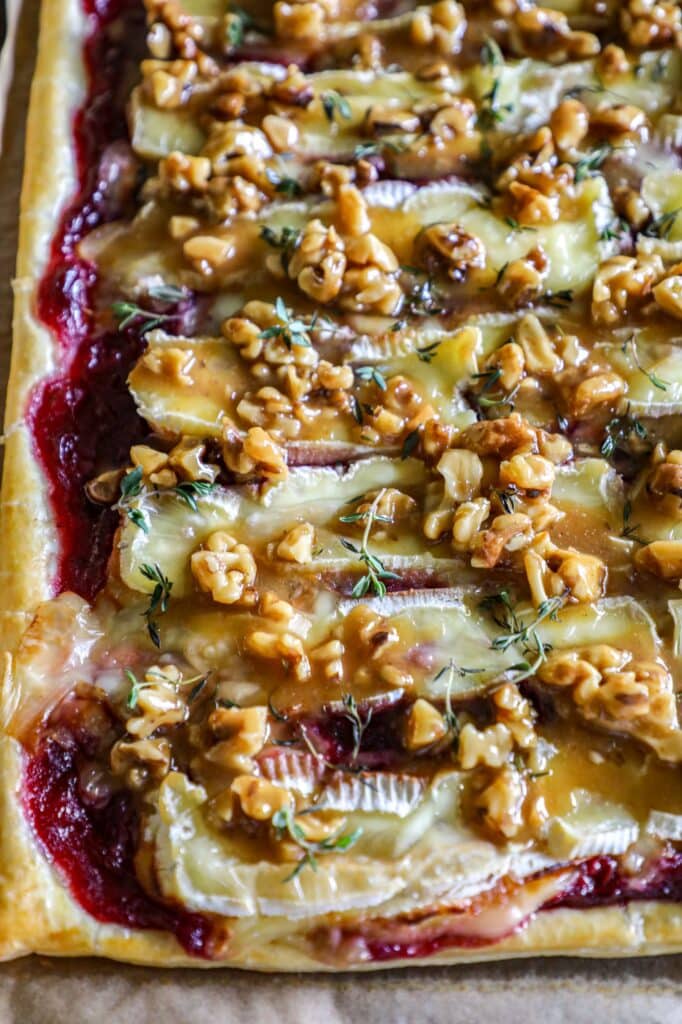 Red Wine Cranberry Brie Flatbread Recipe