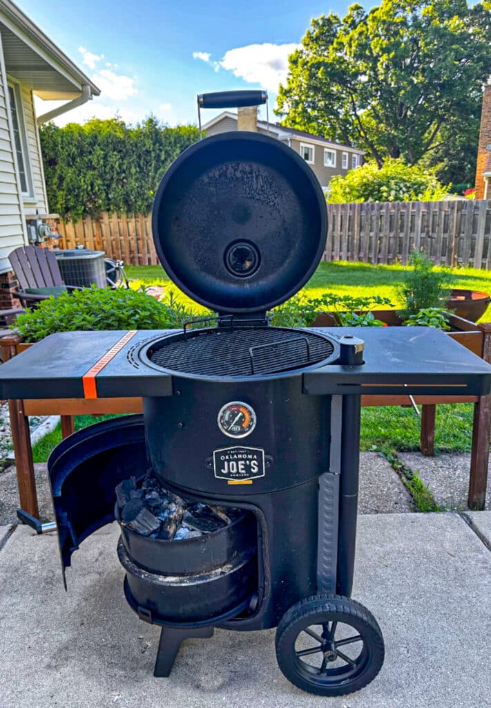 The oklahoma joes Bronco 2.0 drum smoker