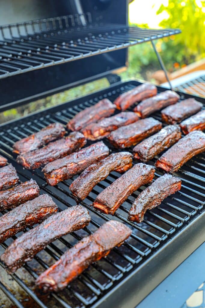 Smoking the ribs on the grill grates
